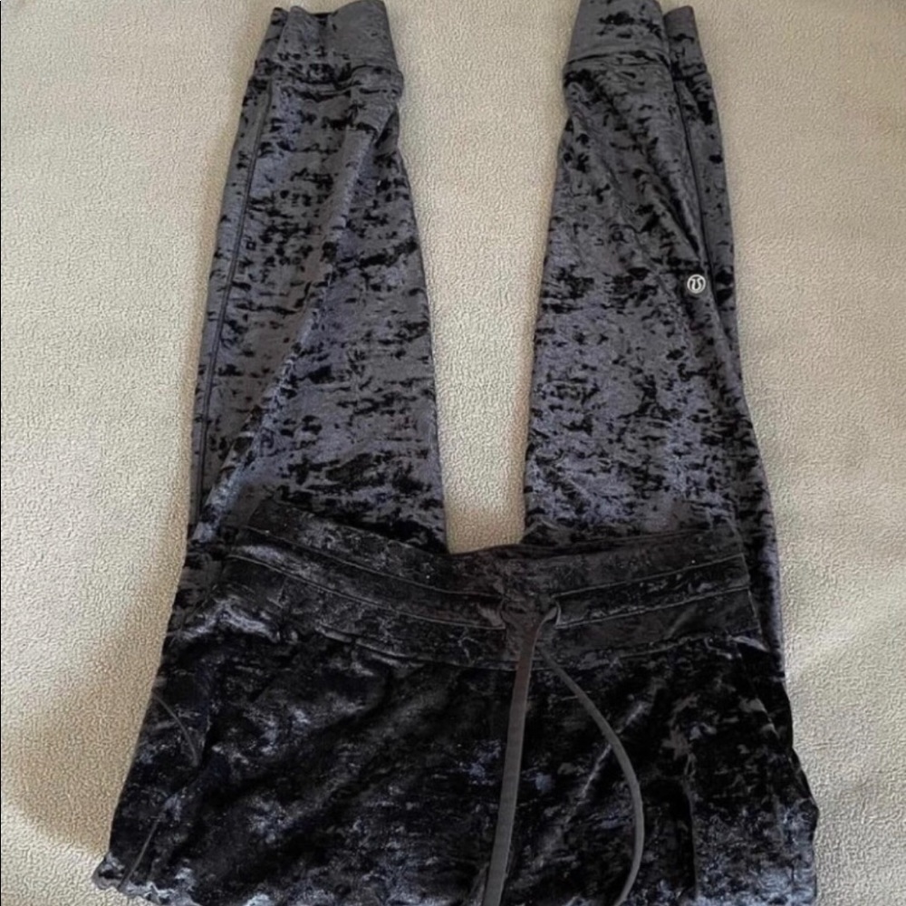 Lululemon size 6 black velvet joggers. New w/o tags, never worn! So soft & comfy